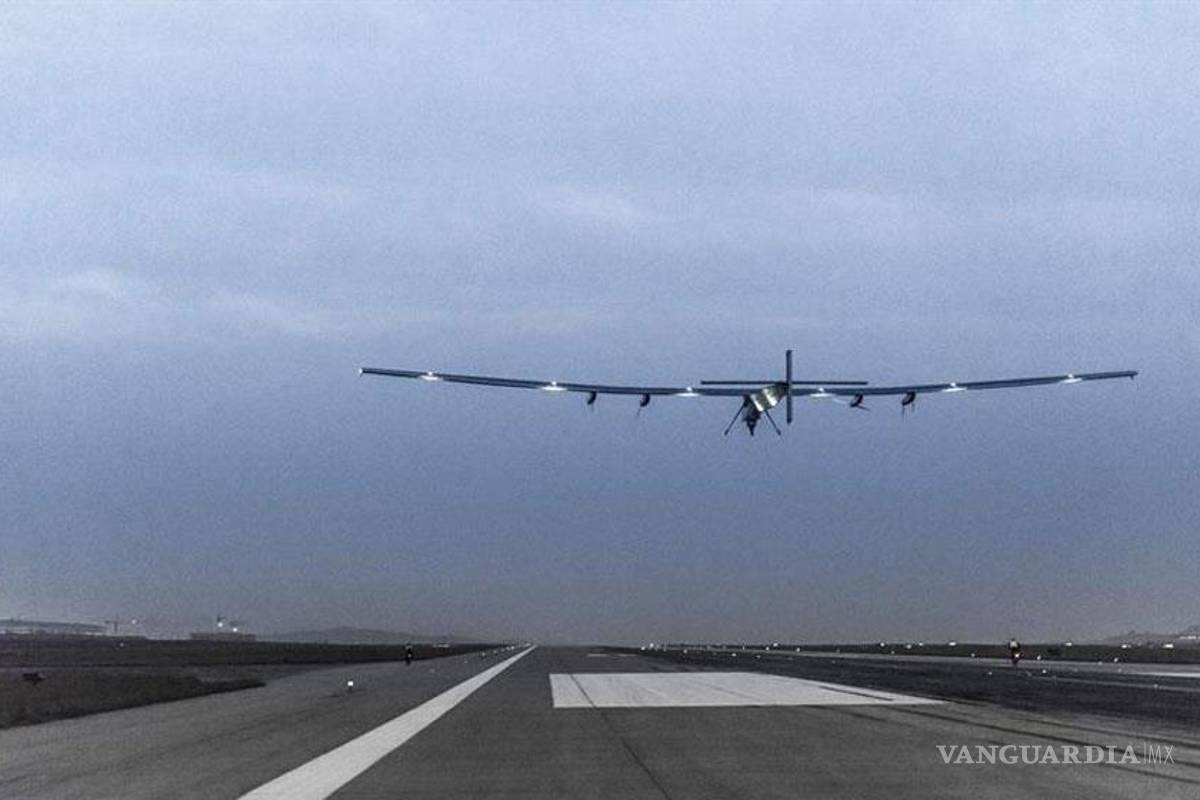 Establece &quot;Solar Impulse 2&quot; dos récords sobre el Pacífico
