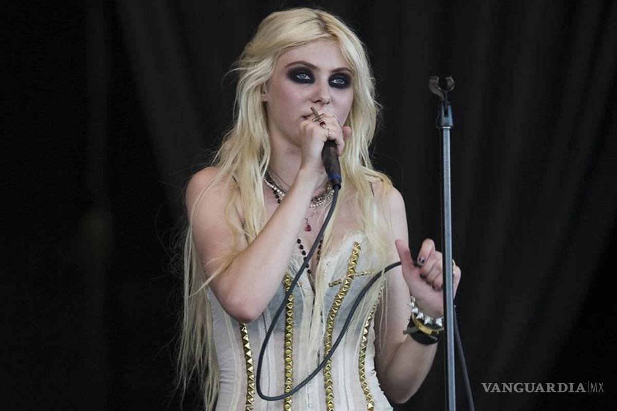 Taylor Momsen posa desnuda en portada de disco
