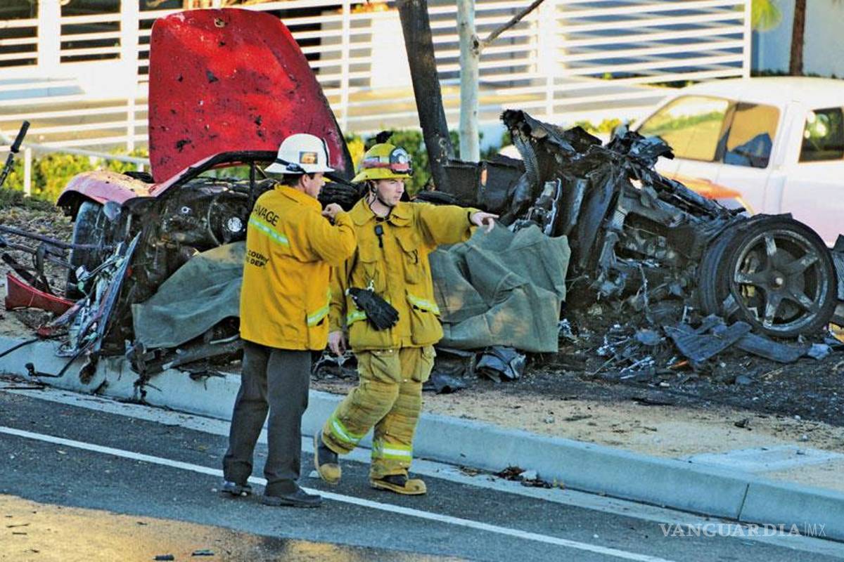Porsche de Paul Walker circulaba a 160 Km/h antes del impacto
