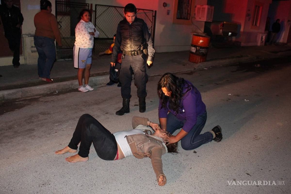 Discute con su mujer y le echa el carro encima