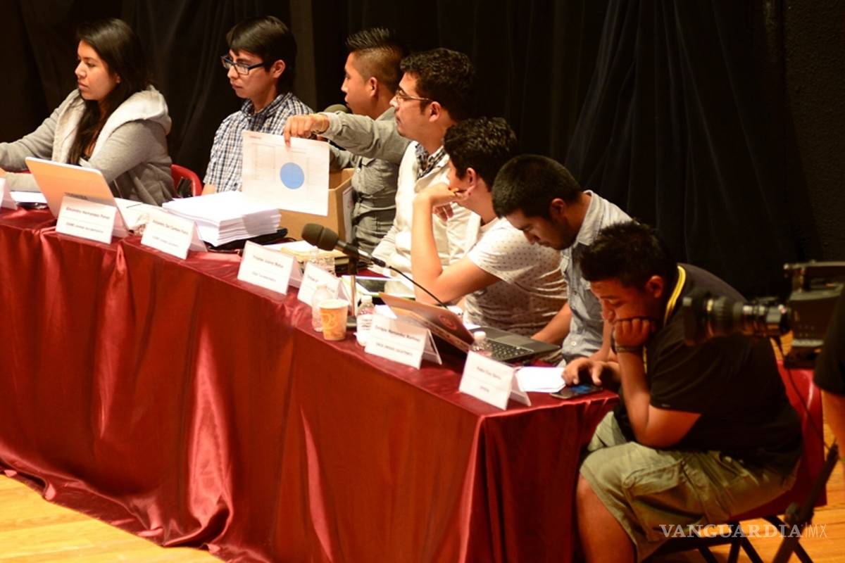 Comienzan Politécnicos construcción de muro frente a la SEP