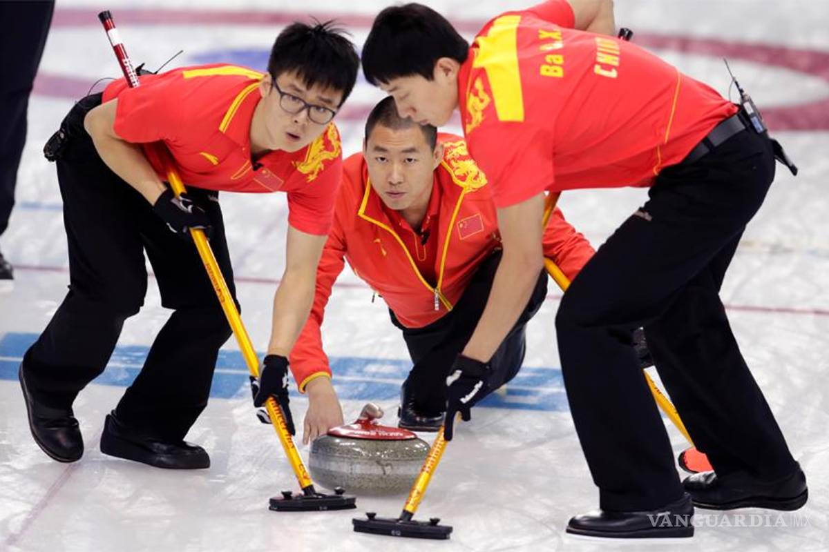 Curling, el extraño deporte de las escobas sobre hielo
