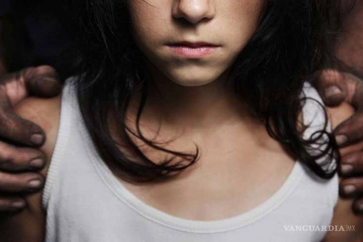 Dan 2 años de prisión a maestro por abuso sexual