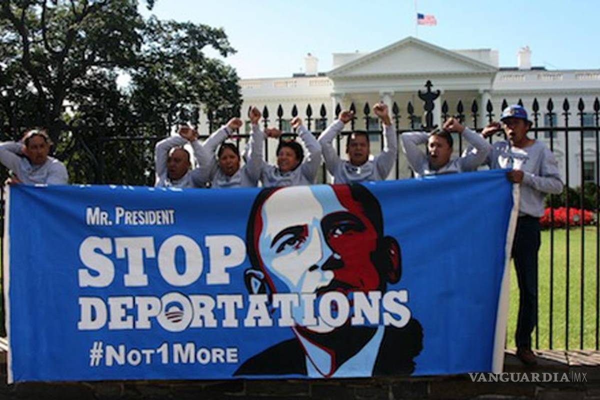 &quot;Obama ¡no deporte a mi mamá!&quot; Indocumentados aumentan la presión