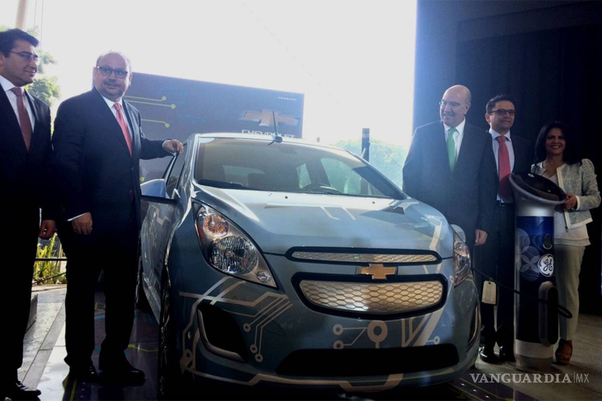 GM presenta su primer auto eléctrico, el Chevrolet Spark EV