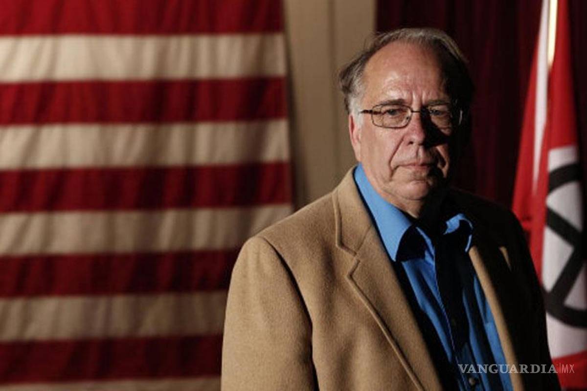 Familias que respiran nacionalismo blanco; visita a la central del KKK