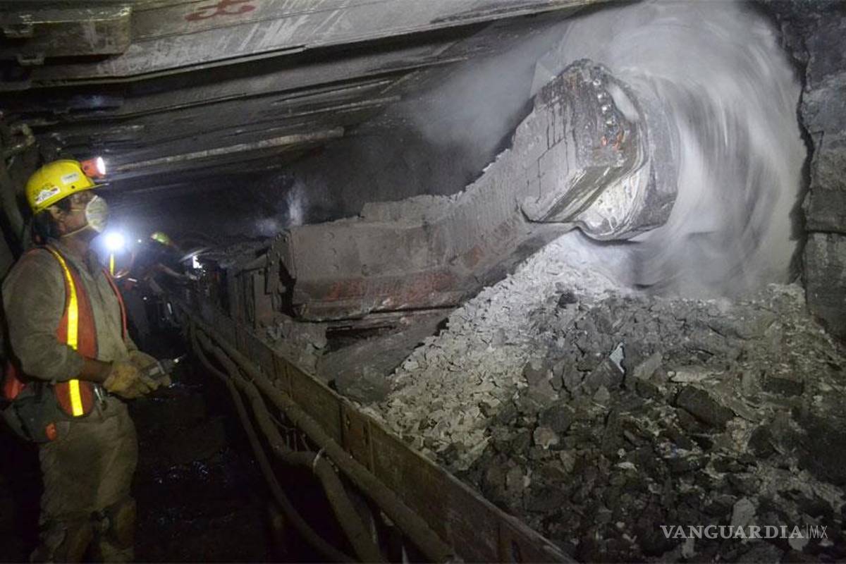 Dan aumento de 6 por ciento al salario de mineros en Nava, Coahuila