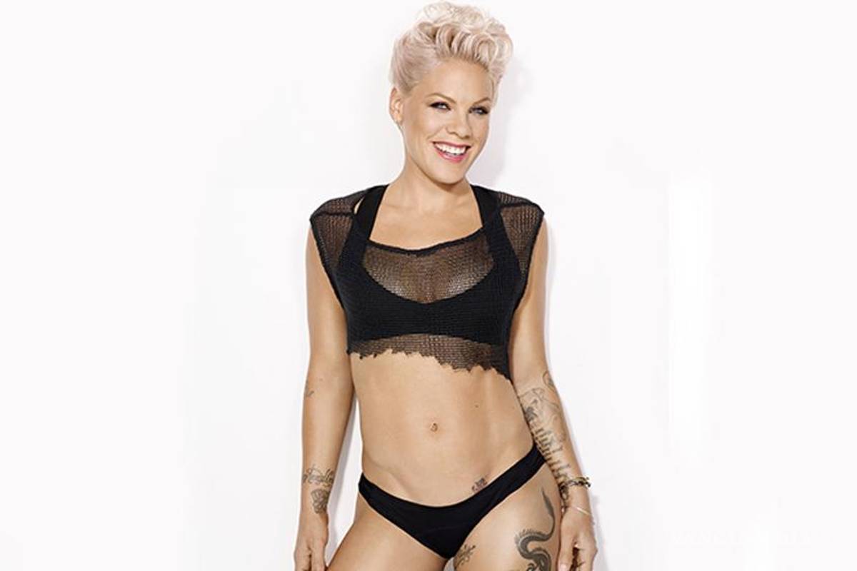 Pink posa desnuda en revista