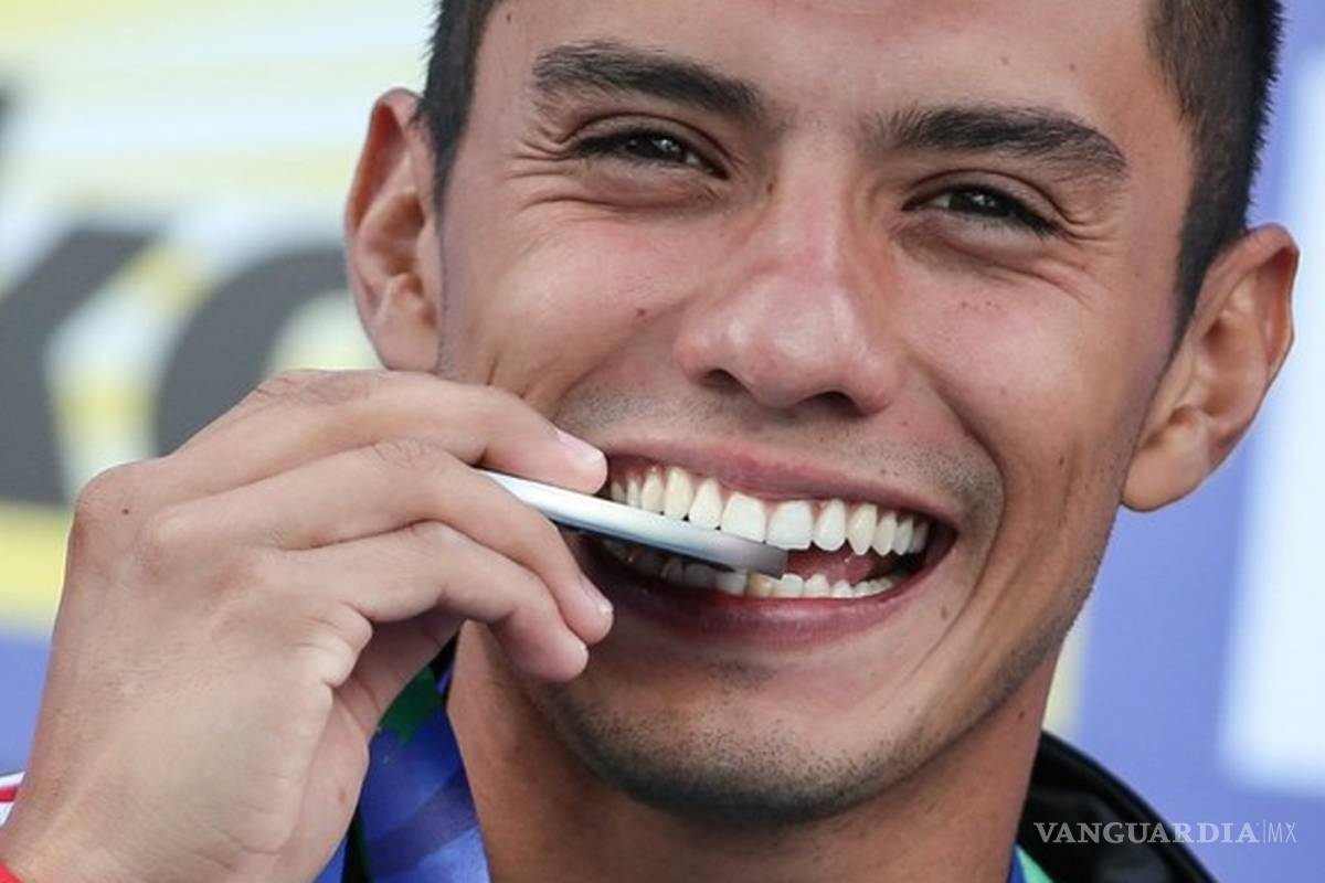 Gana Paredes plata en clavado de altura en Mundial de Natación