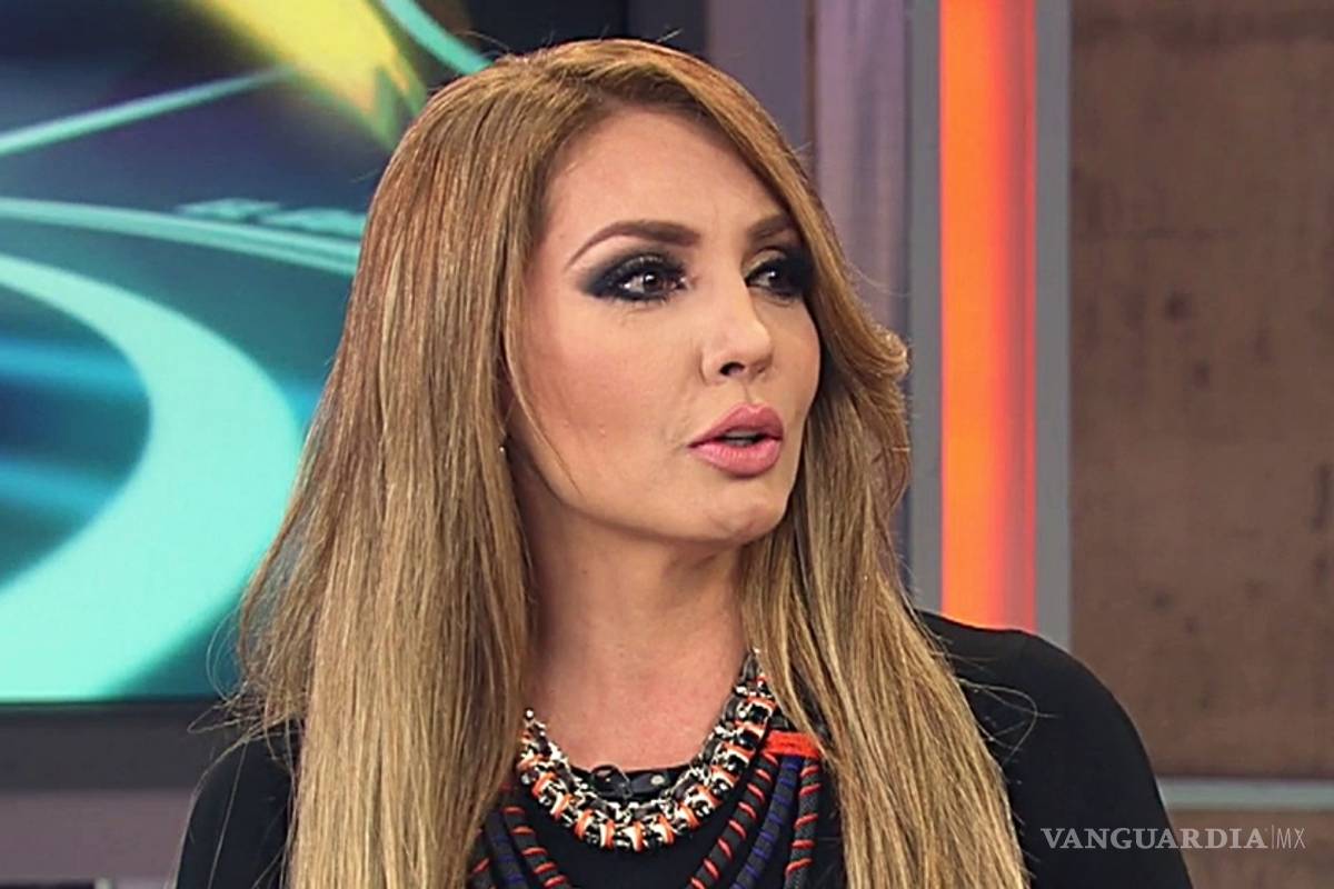 Paty Navidad aclara que no fue una toalla la que tiró