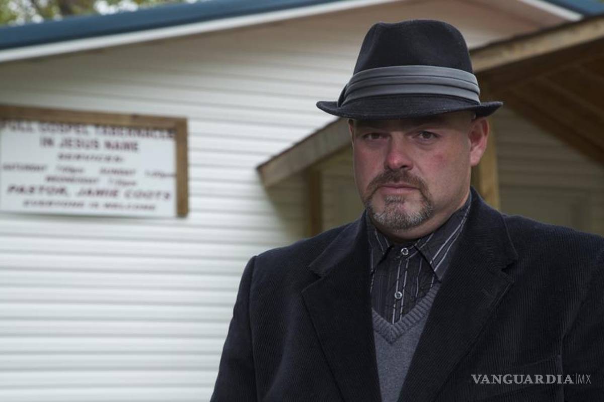 Muere pastor al ser mordido por serpiente que manipulaba en misa