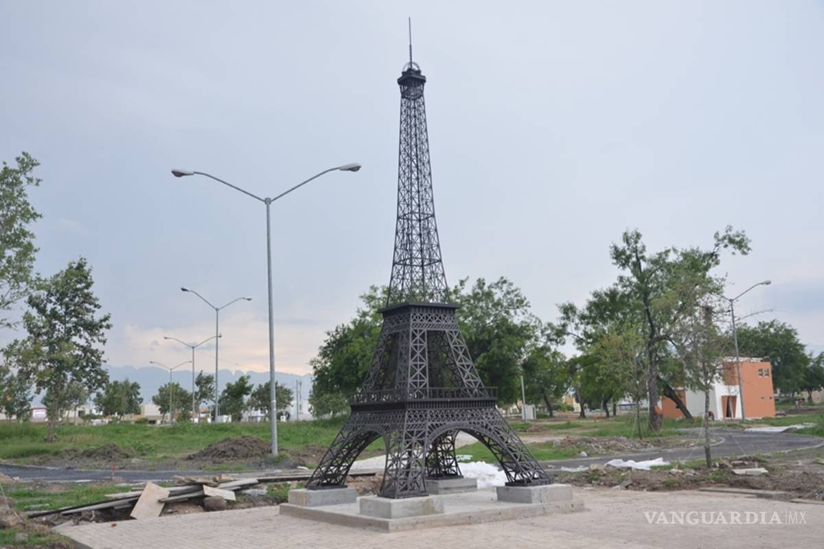 Tienen Torre Eiffel en Apodaca, Nuevo León