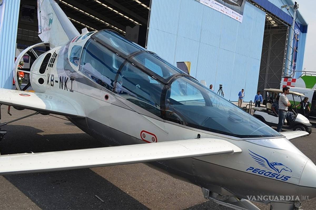 Oaxaca Aerospace presenta prototipo de avión moderno mexicano