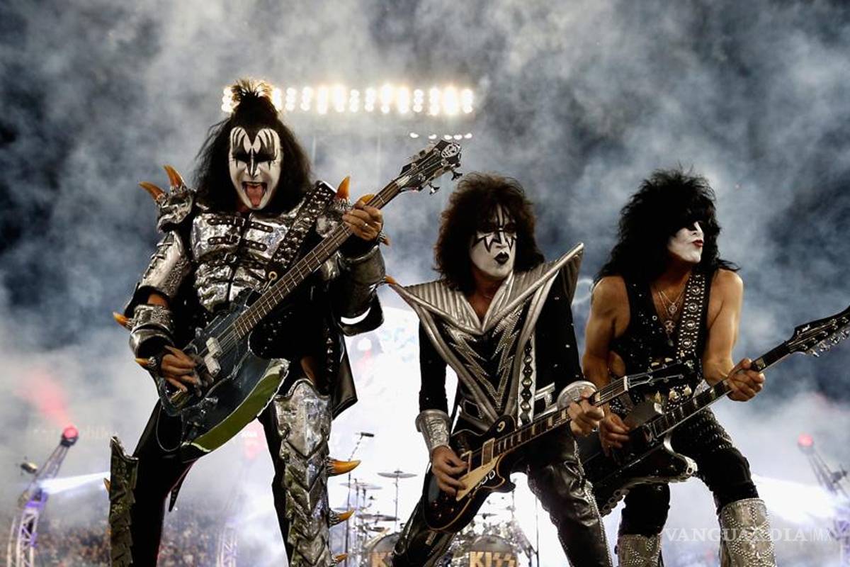 Kiss celebra 40 años de trayectoria con disco en vinilo