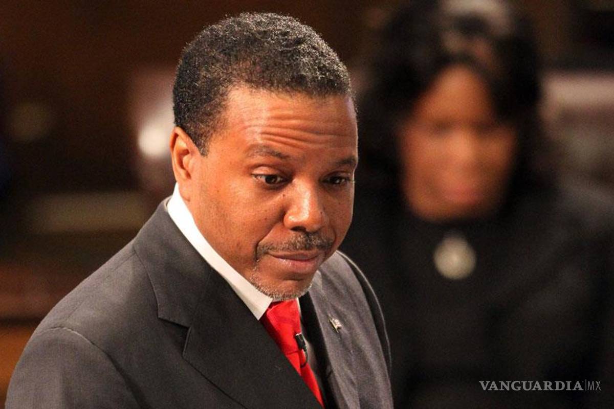 Pastor pide limosna... para comprarse un jet privado