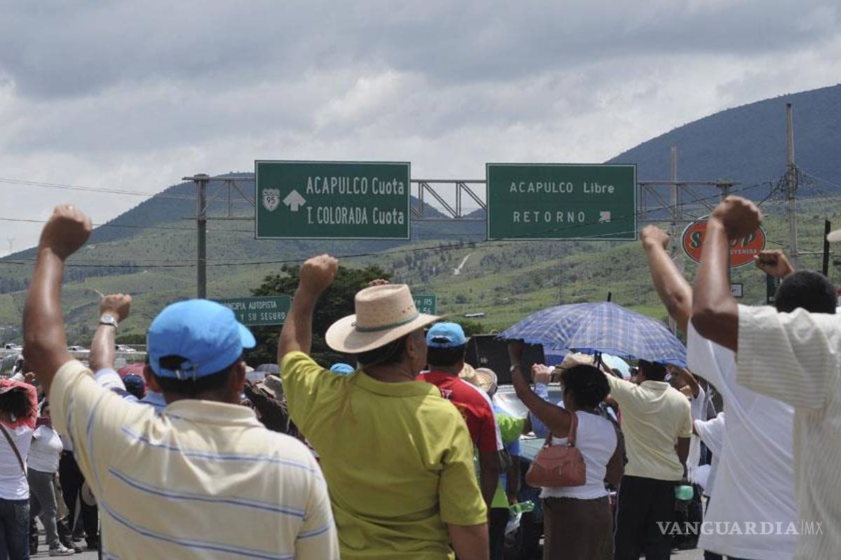 Guerrero advierte con aplicar leyes a maestros paristas