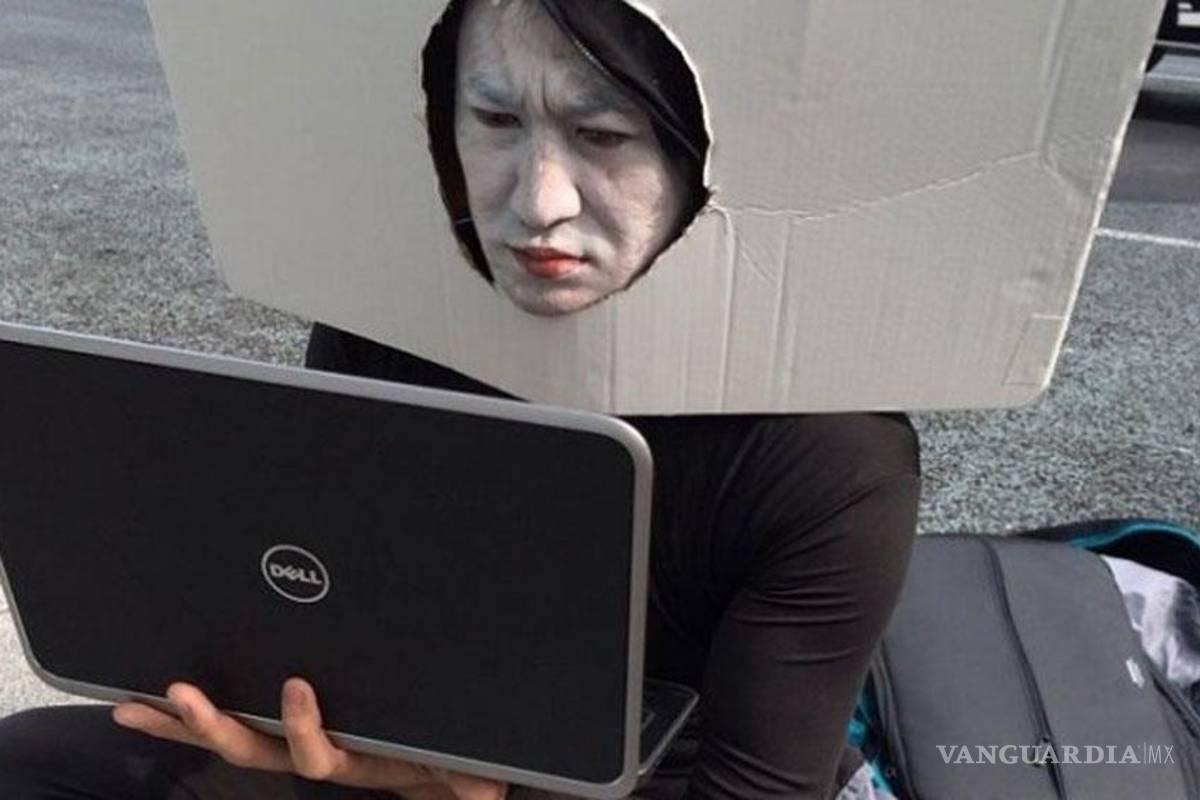 Una persona ya hace fila para comprar el iPhone 6