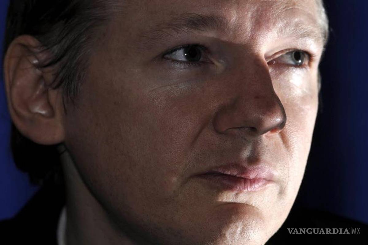 Assange recomienda a Edward Snowden buscar refugio en AL