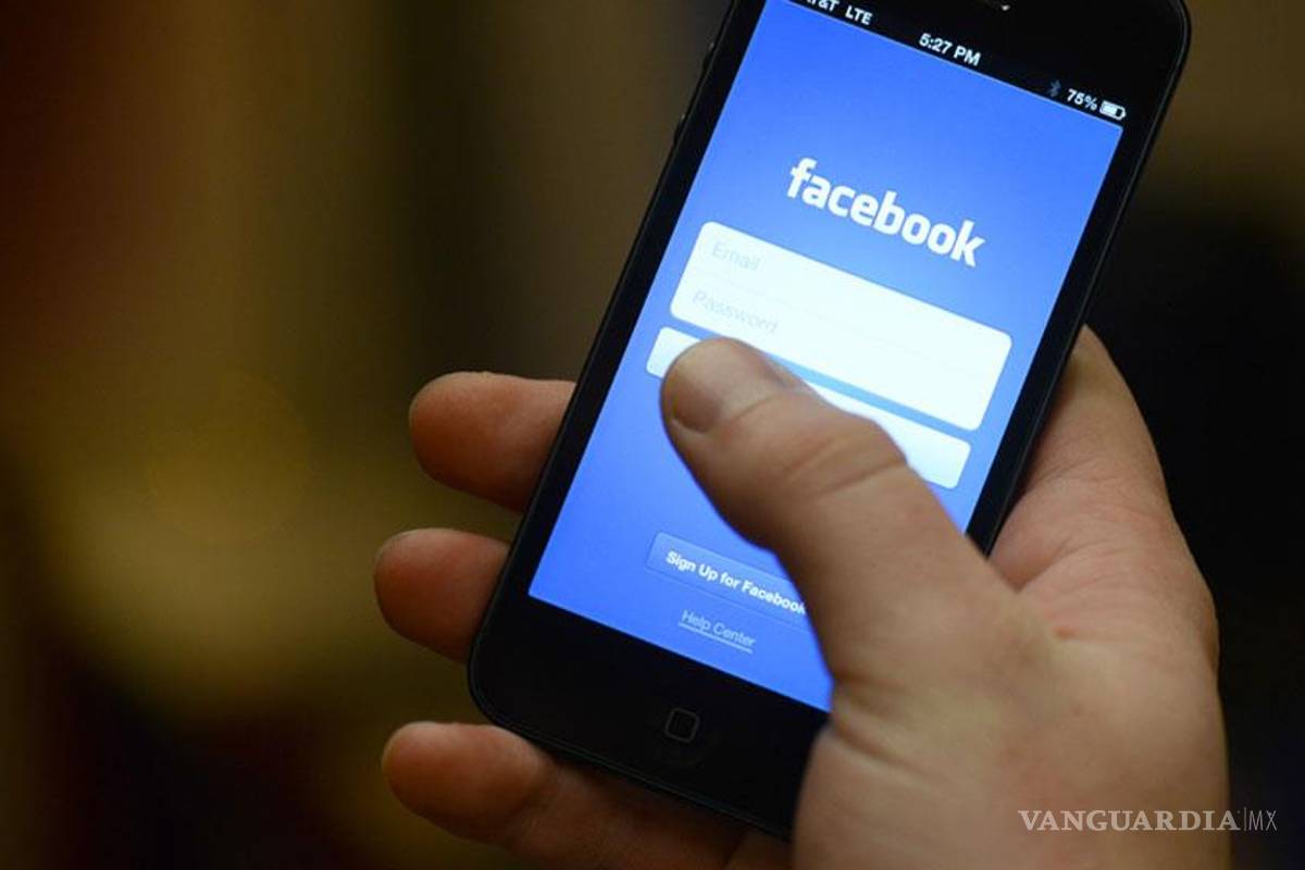 Facebook considera avisar a usuarios cuando lean una noticia falsa