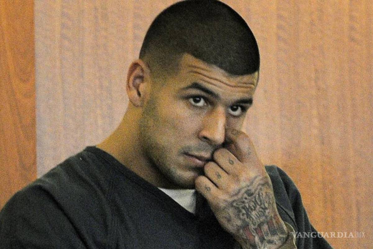 Acusan formalmente a Aaron Hernández, de asesinato en primer grado