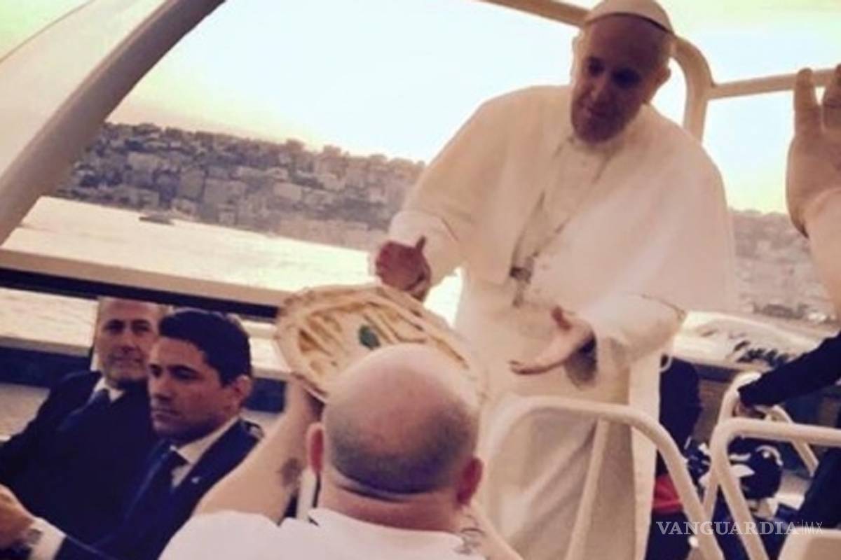 Pizza a domicilio para el papa Francisco: directo hasta el papamóvil