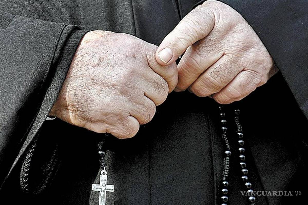 ¿Sabes cuánto gana un sacerdote y cuánto les dan por cada misa?