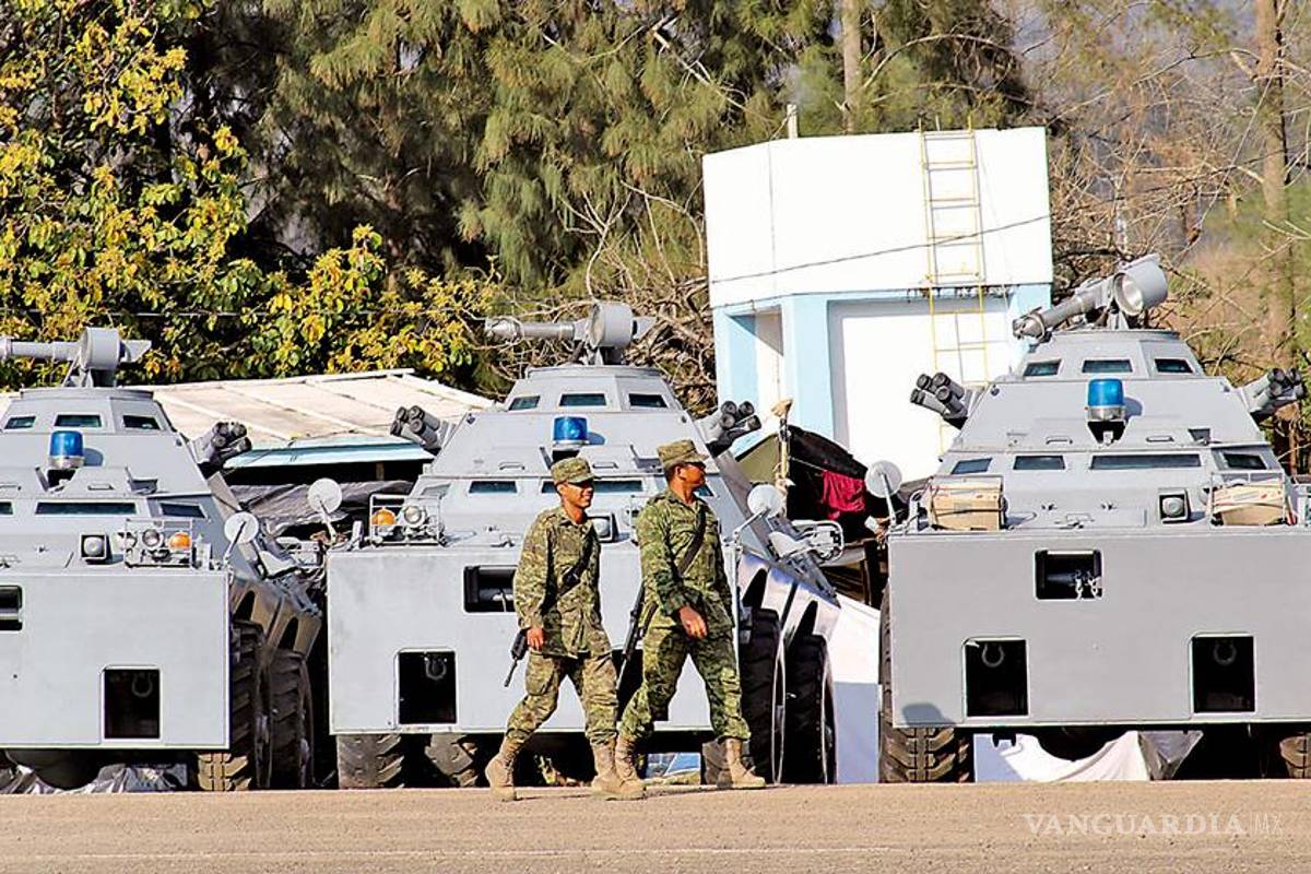 Autodefensas toman cinco poblados más en Michoacán