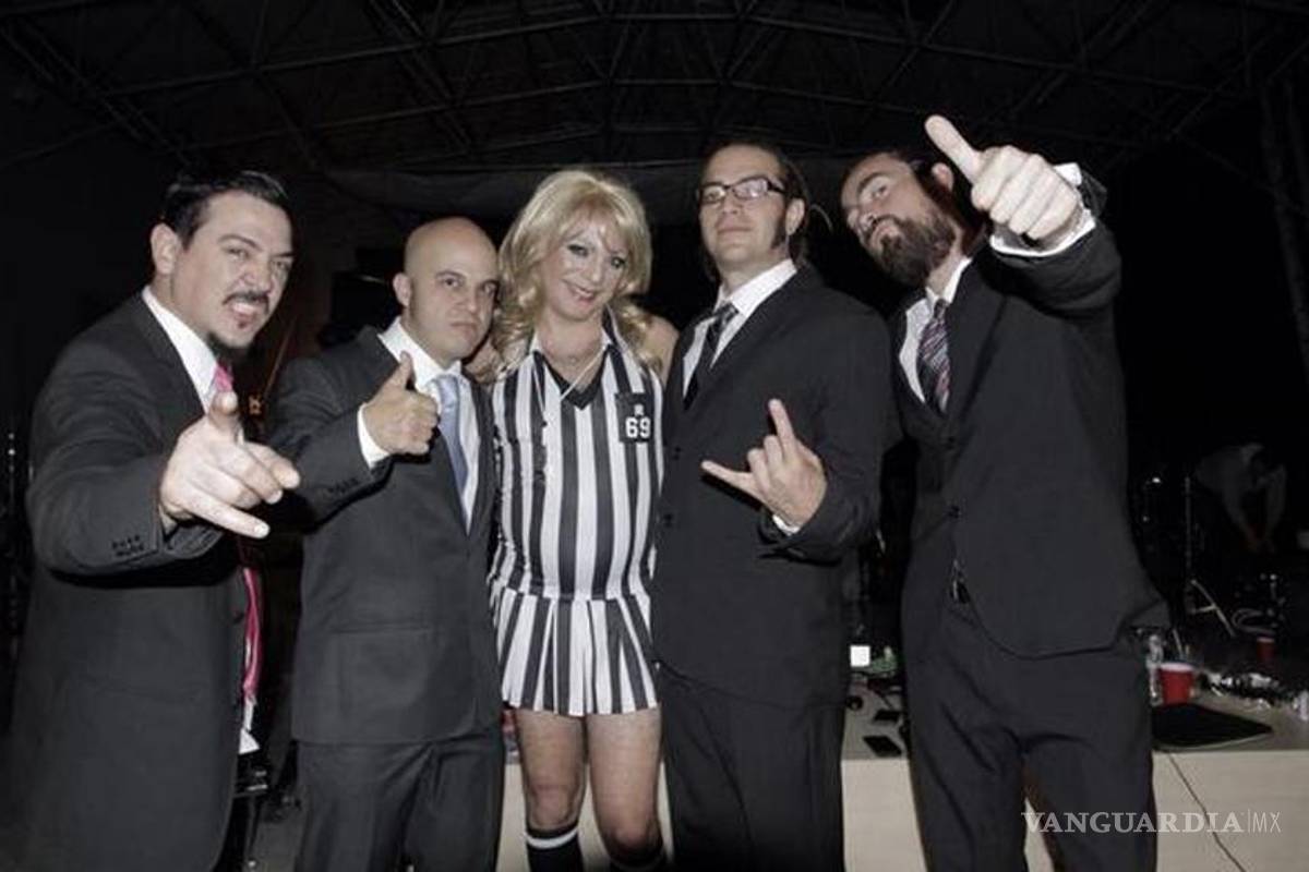 Cristian Castro aparece como mujer en video de Genitallica