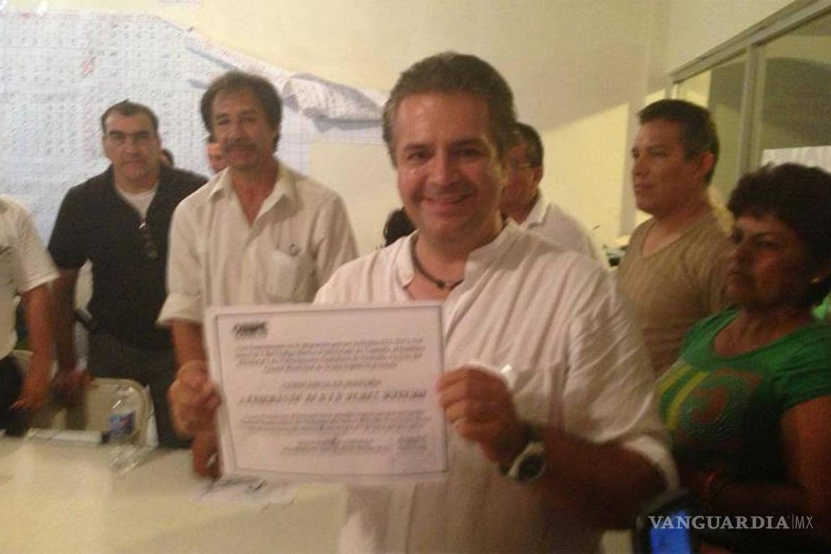 Recibe Evaristo Lenin su constancia de mayoría en Ciudad Acuña, Coahuila