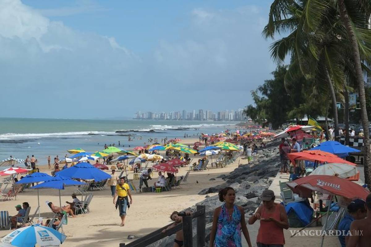 Video muestra cuando mexicano se tira al mar