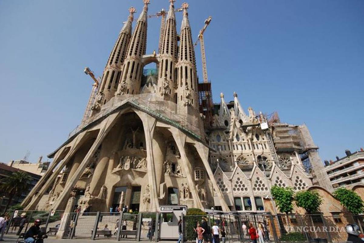 Fachada del Nacimiento de la Sagrada Familia ya tiene una puerta