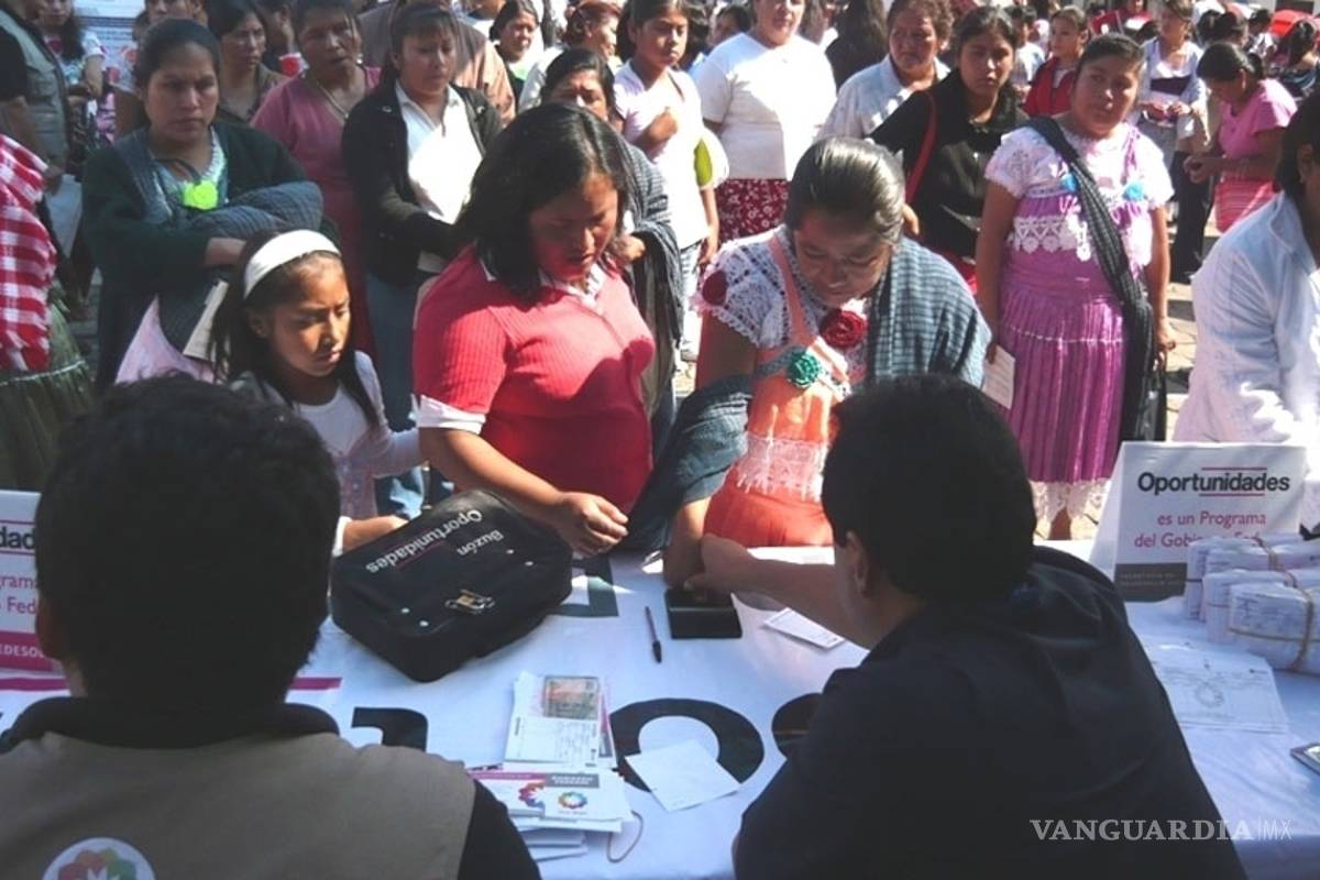 Beneficiarios de Oportunidades consiguieron más educación, pero no trabajo: CEPAL