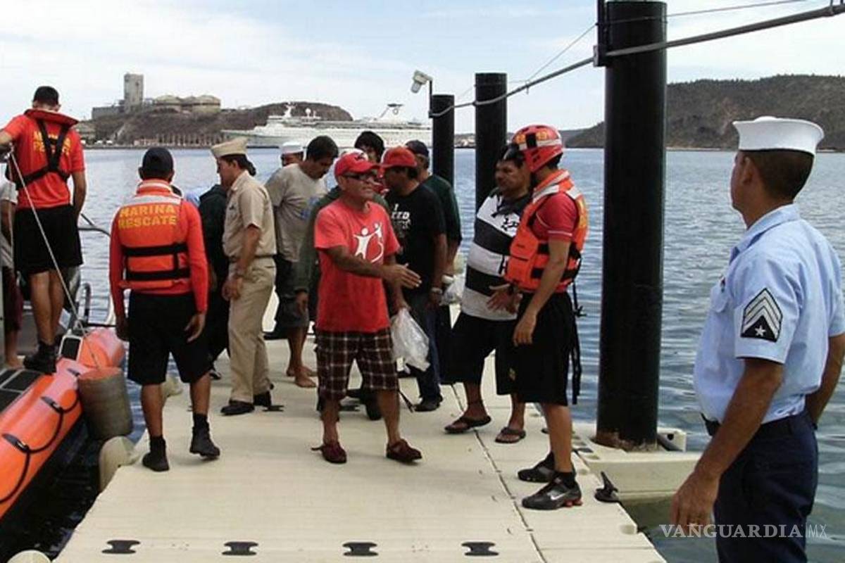 Rescata Armada a 12 náufragos en Guaymas, Sonora