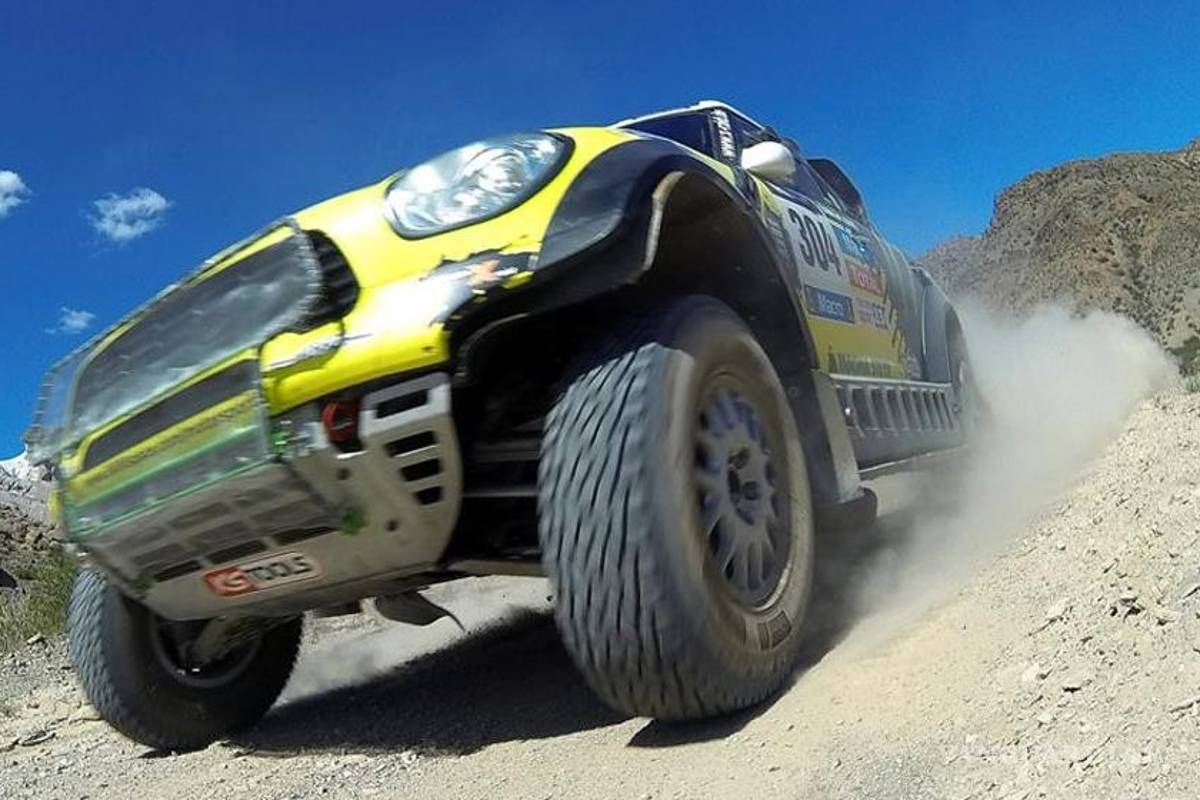 Roma gana etapa y destrona a Peterhansel en Dakar