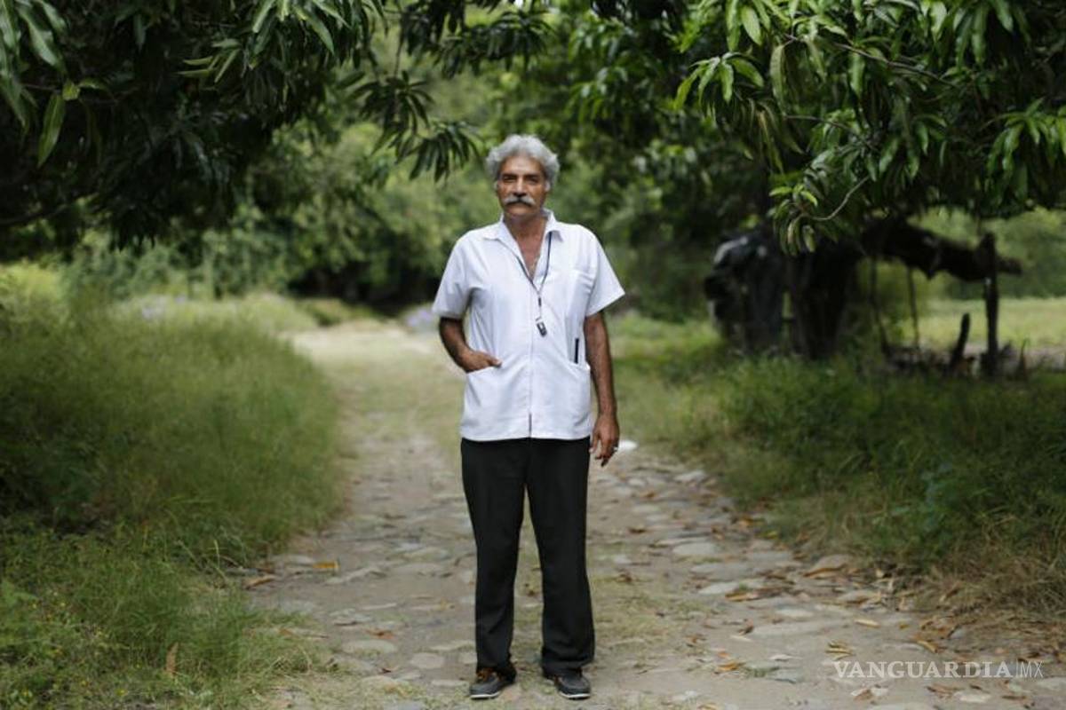 Consejo de Autodefensas expulsa a Mireles como vocero y militante