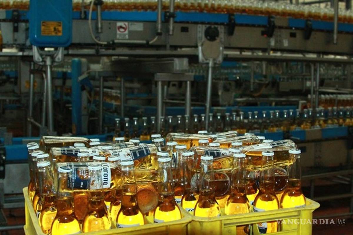 Comuneros bloquean acceso a Modelo en Michoacán, exigen cuota