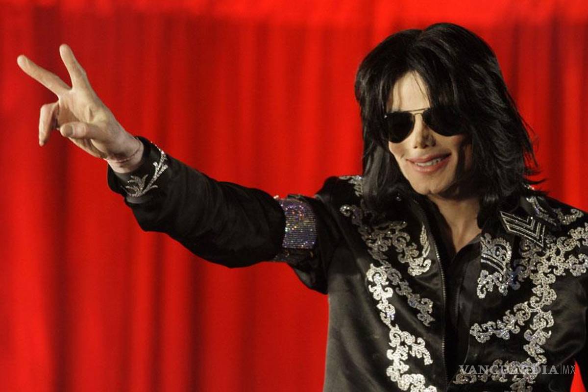 Retiran estatua de Michael Jackson