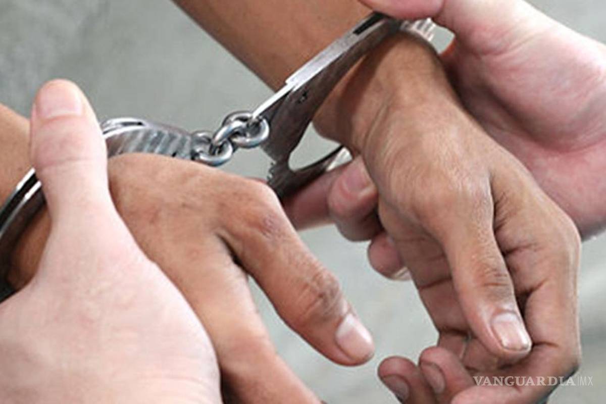 Tres policías y una mujer, detenidos por secuestro en Piedras Negras