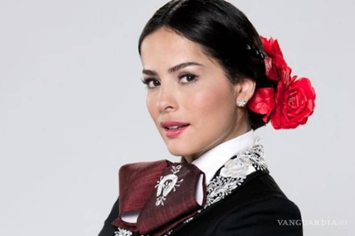 Danna García, agradecida por vestir de mariachi