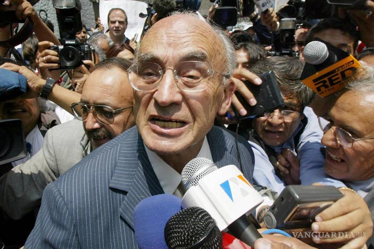 Nombre de Luis Echeverría en letras de oro, piden en Quintana Roo