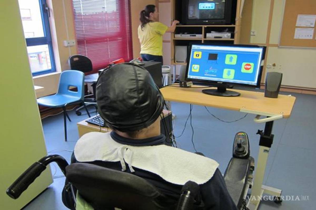 Dispositivo permite a personas con parálisis cerebral usar Internet