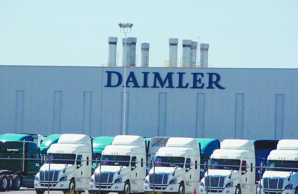Reanuda Daimler producción a nivel nacional