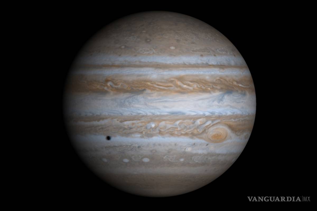 Aparece misterioso "ojo gigante" sobre la superficie de Júpiter