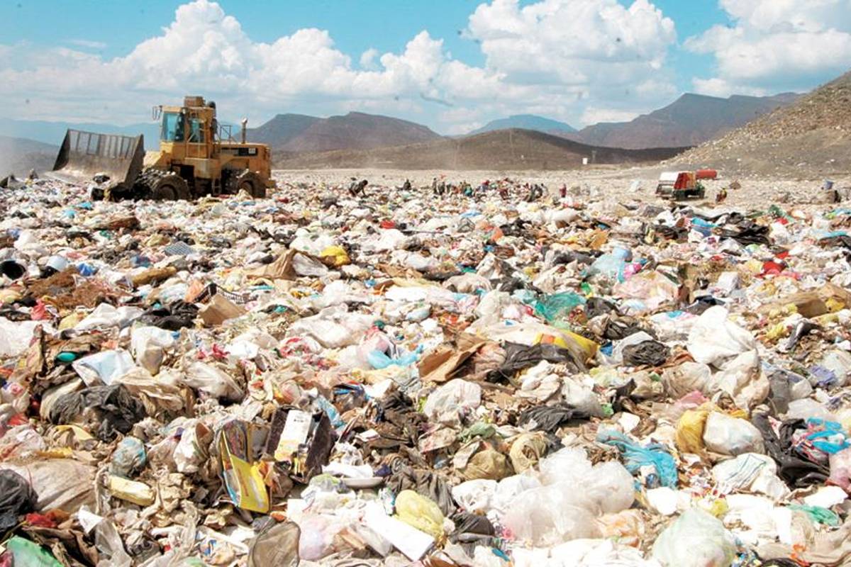 Compras navideñas generan 45 toneladas de basura en Monterrey