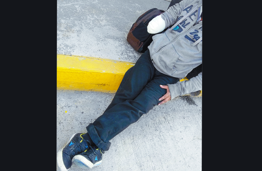 Acusa migrante a policías de Saltillo de robarle 9 mil pesos