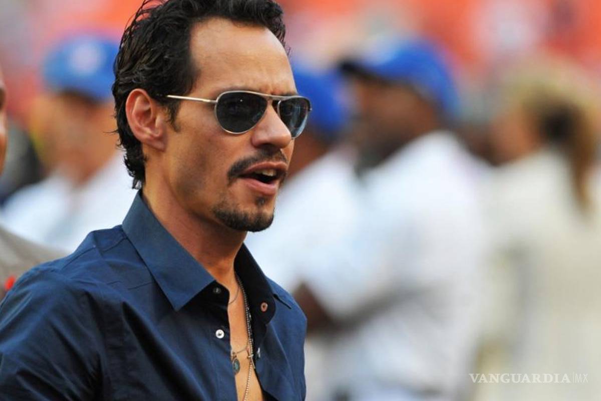 Marc Anthony, loco por leer biografía de J.Lo