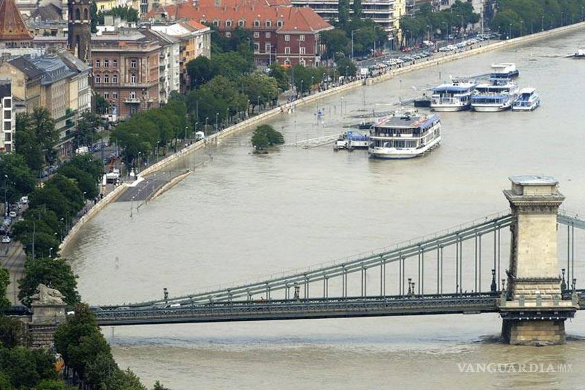 Evacúan a más 2 mil en Hungría por riesgo de inundación