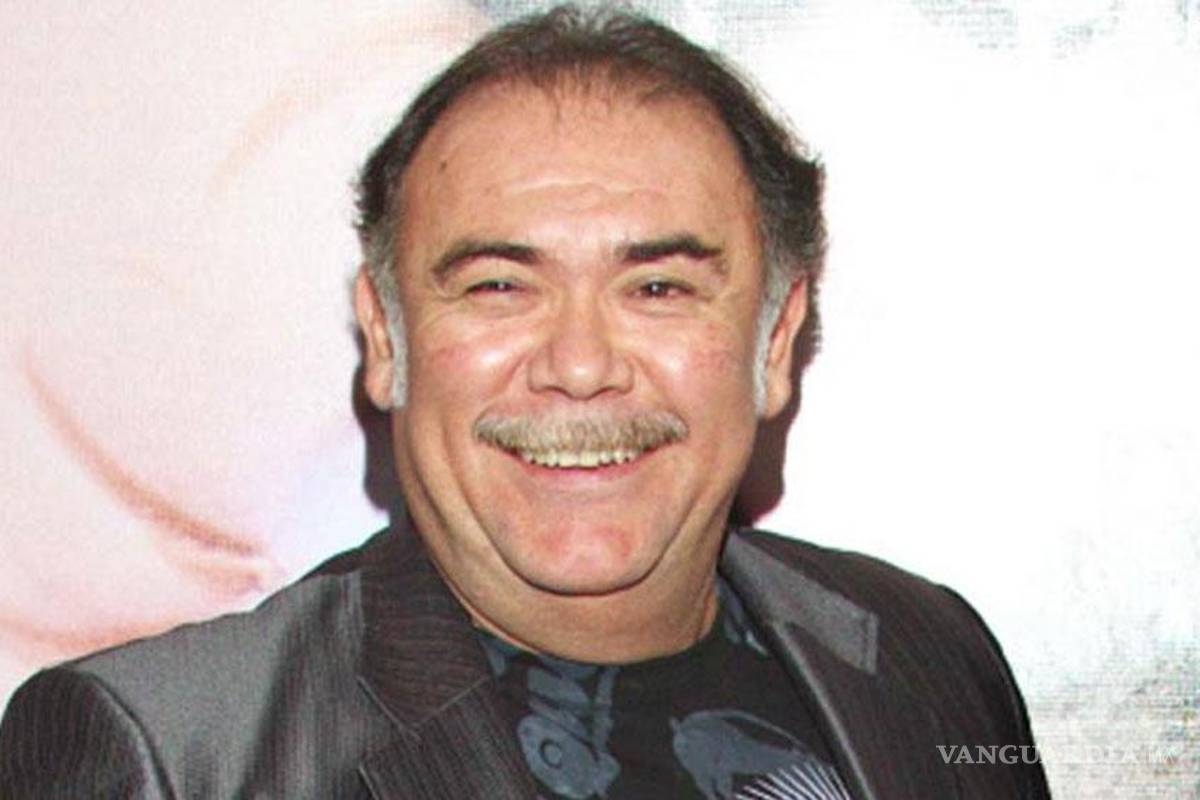 Jesús Ochoa construye de cero a "Homero" en "Los locos Addams"