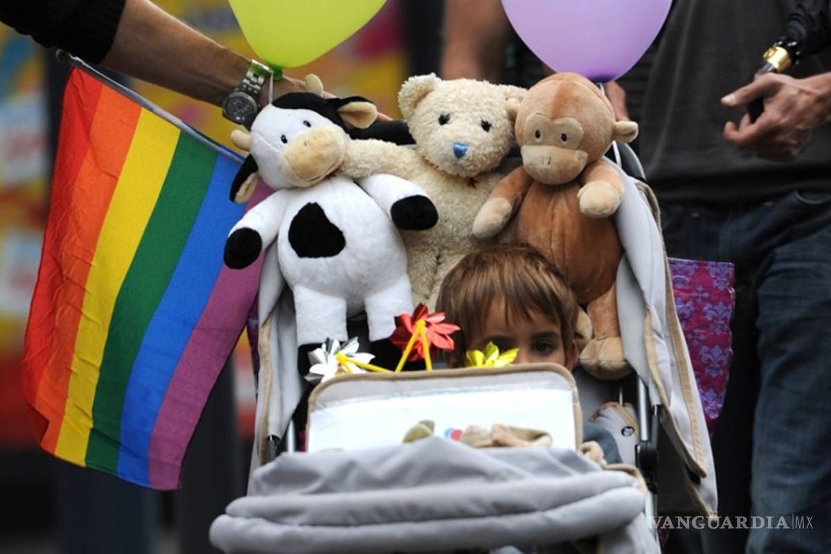 Piden adopción más parejas de hombres