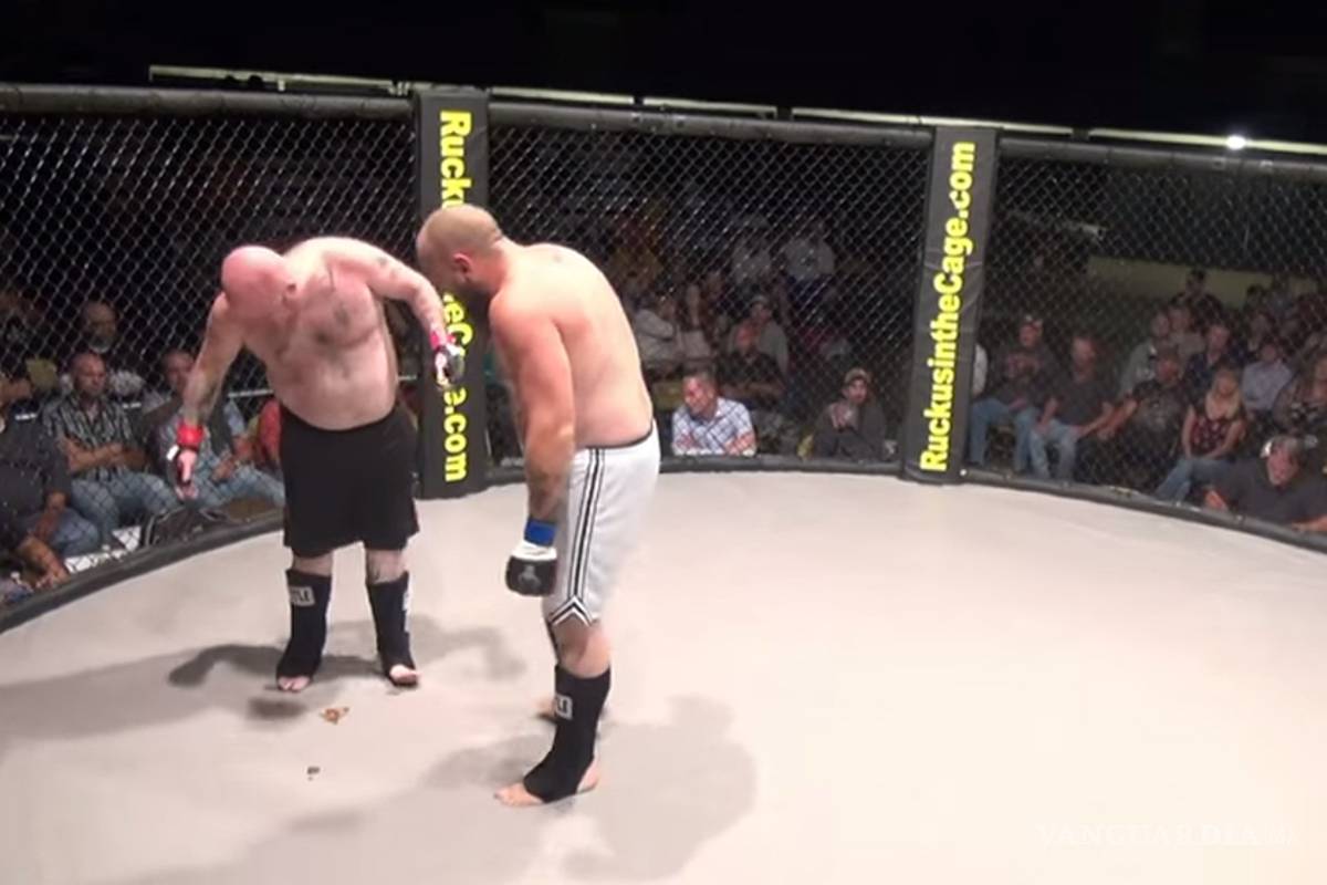 Peleador pierde el control de su esfínter y defeca en el ring durante un combate